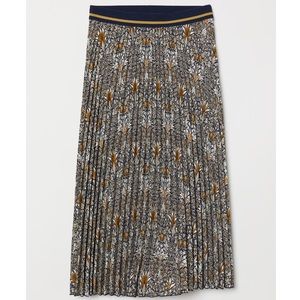 Morris & Co HM Pleated Skirt